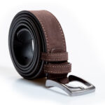 Curea culoarea maro inchis